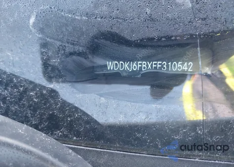 2015 Mercedes-Benz E 400 z USA, uszkodzony, nr VIN WDDKJ6FBXFF310542